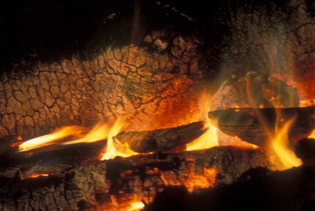 Bonfire.�@People often become speechless at the natural fire.